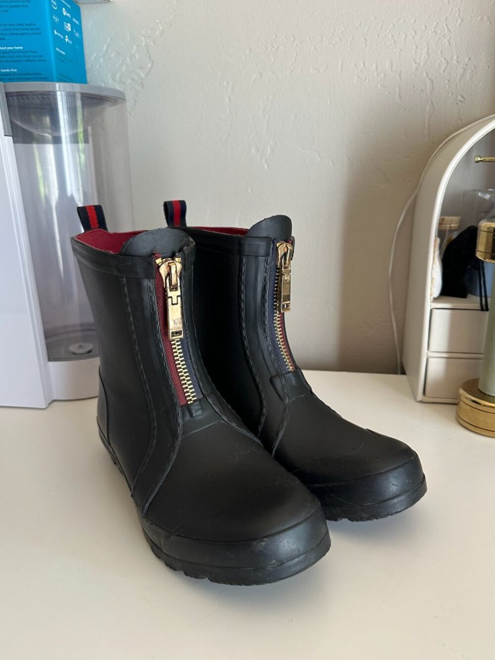 Tommy Hilfiger Twryann Rain Boots Size 6 Gold Zipper